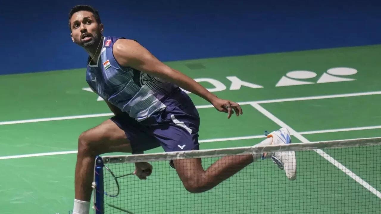 Bird poop halts India Open match; contradicts BAI's claims of 'clean' arena