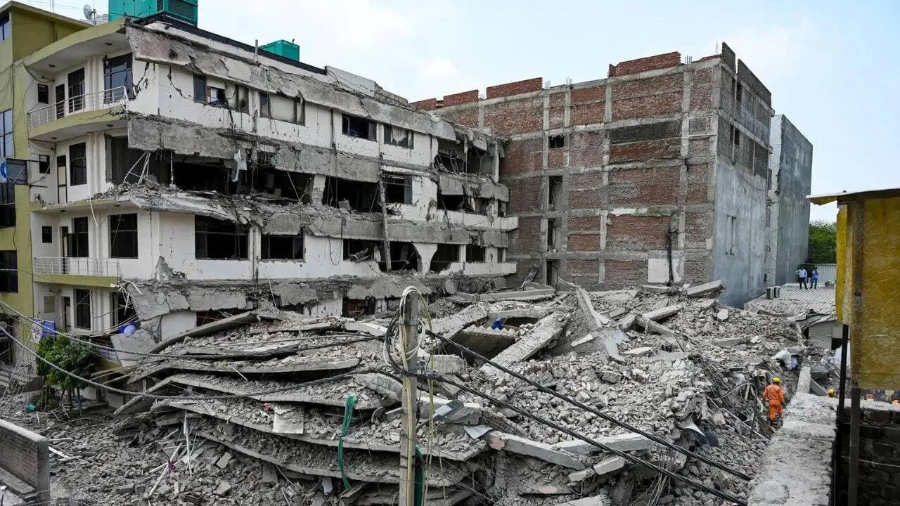 4 dead in south Delhi building collapse