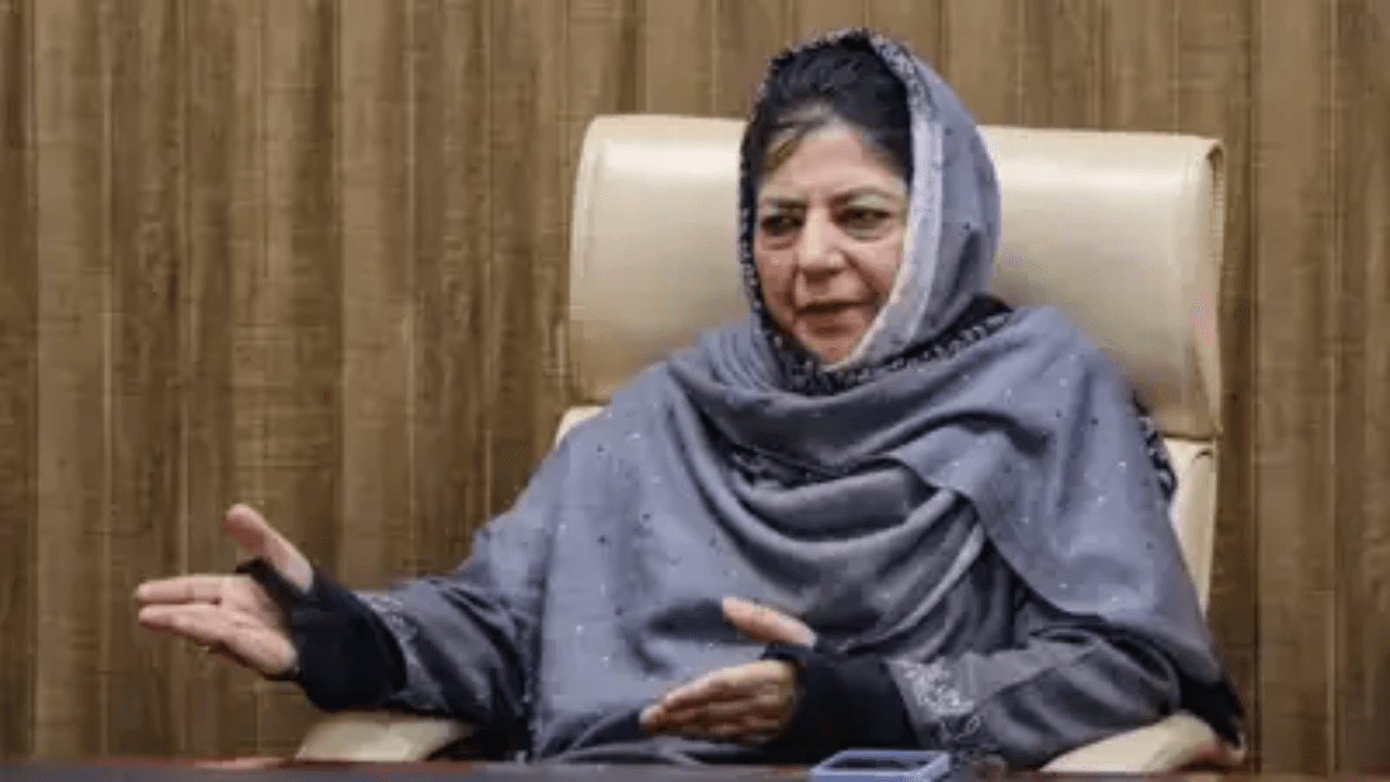 Mehbooba rejects Farooq’s invite to join Jantar Mantar protest