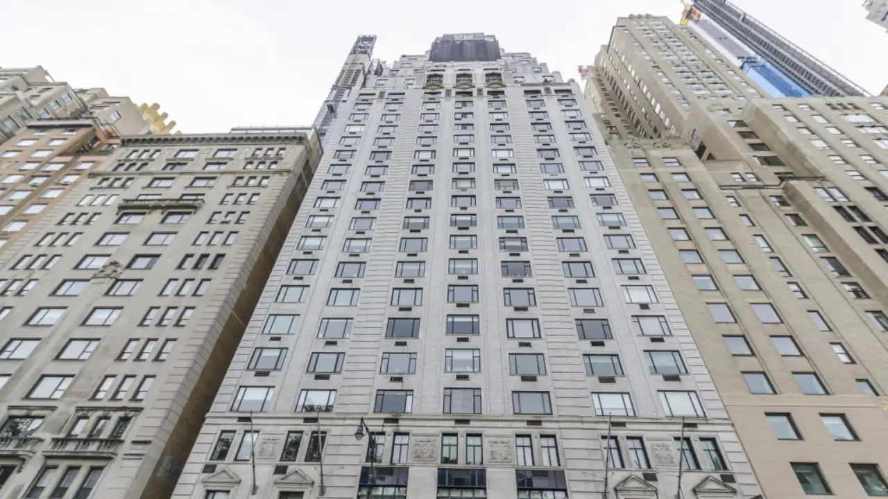 Manhattan penthouse once marketed at $40 million sells for $6.765 million