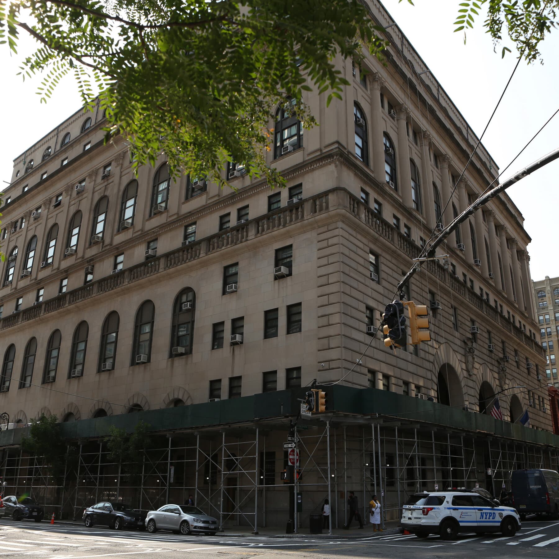 Woman Gives Birth in Brooklyn Courtroom
