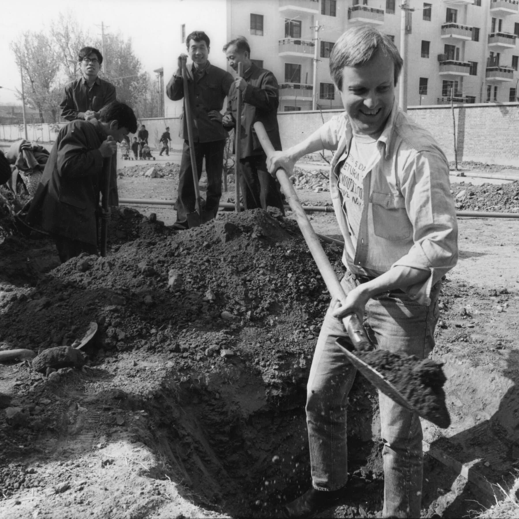 Christopher S. Wren, Times Bureau Chief in Hostile Lands, Dies at 89