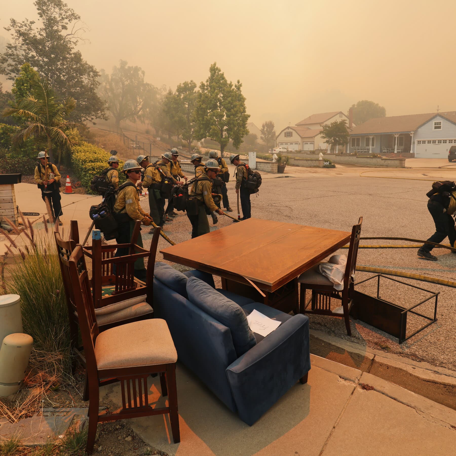 Sandy Fire in Simi Valley Threatens Thousands of Homes