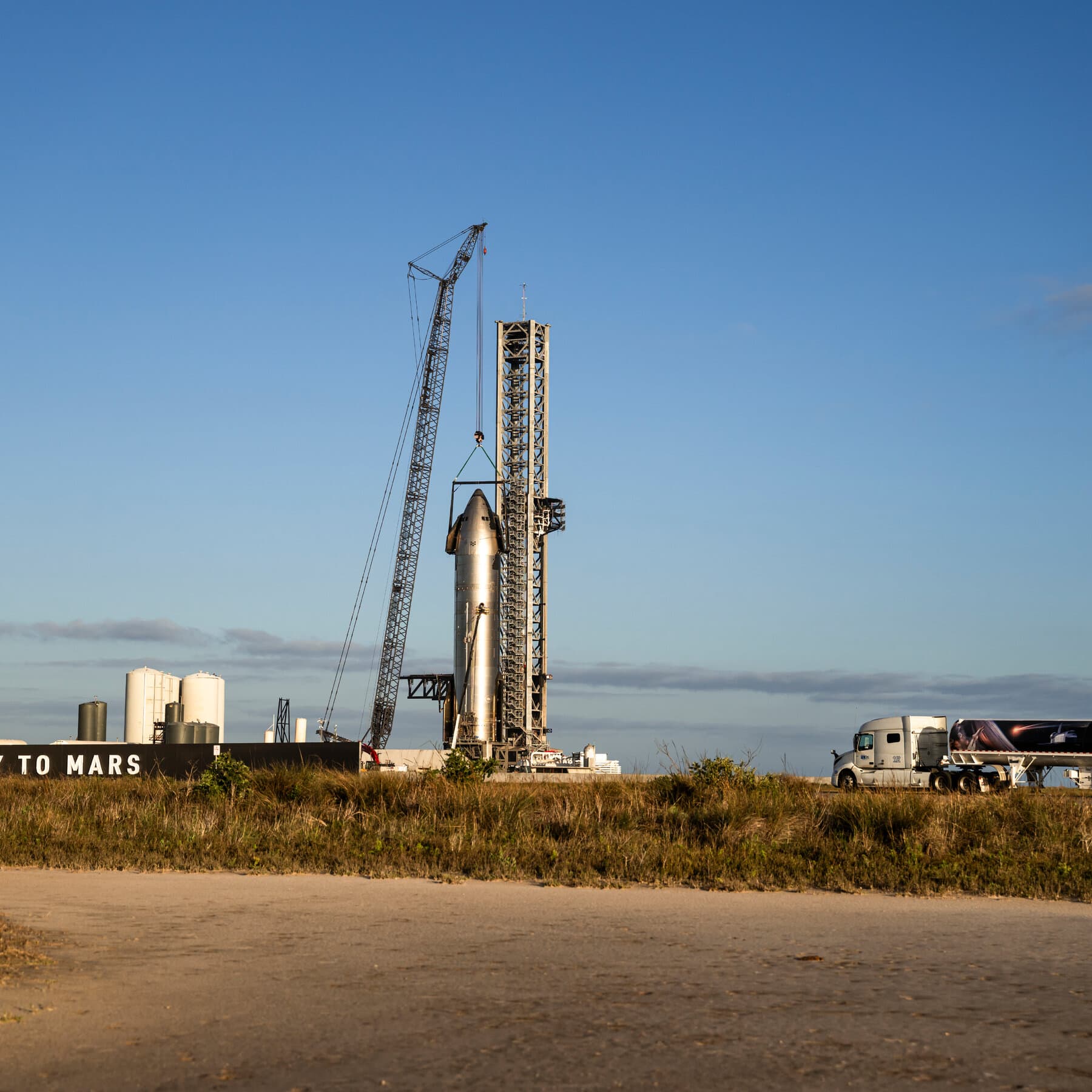 As the SpaceX Hype Machine Steamrolls Ahead, Wall Street Jumps Aboard