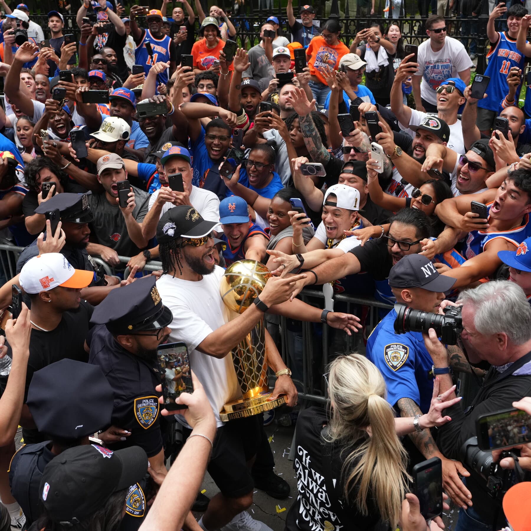 See the Knicks Championship Parade Unfold
