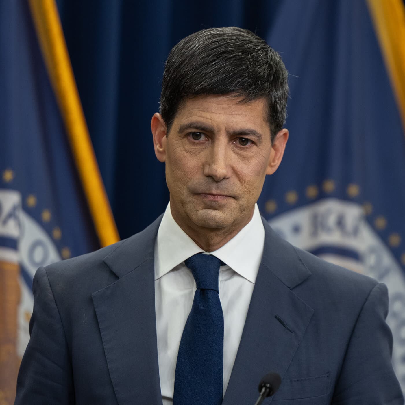 Warsh Reiterates Fed’s Pledge to Get Inflation Down but Doesn’t Specify How