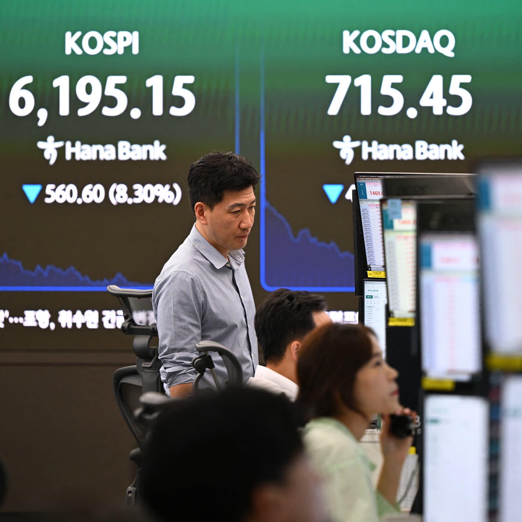 Tech Stocks Tumble on Worries Over A.I. Spending and China’s Chips