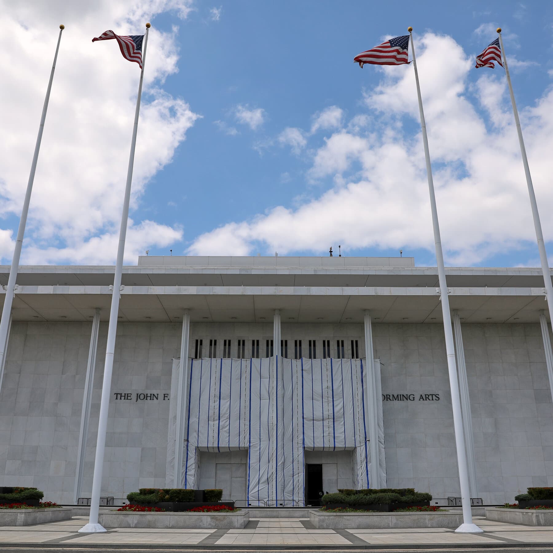 Trump-Led Board Votes Again to Close Kennedy Center for Renovations