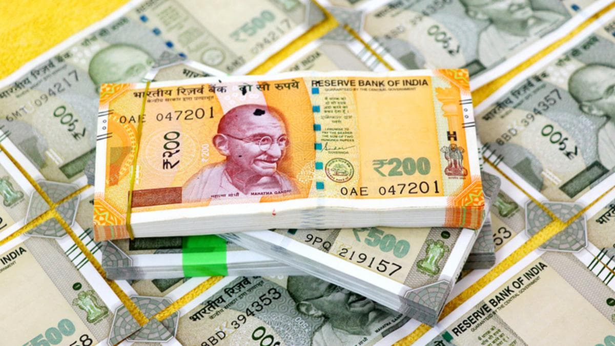 India's forex reserves drop $7 bn to $709.76 bn