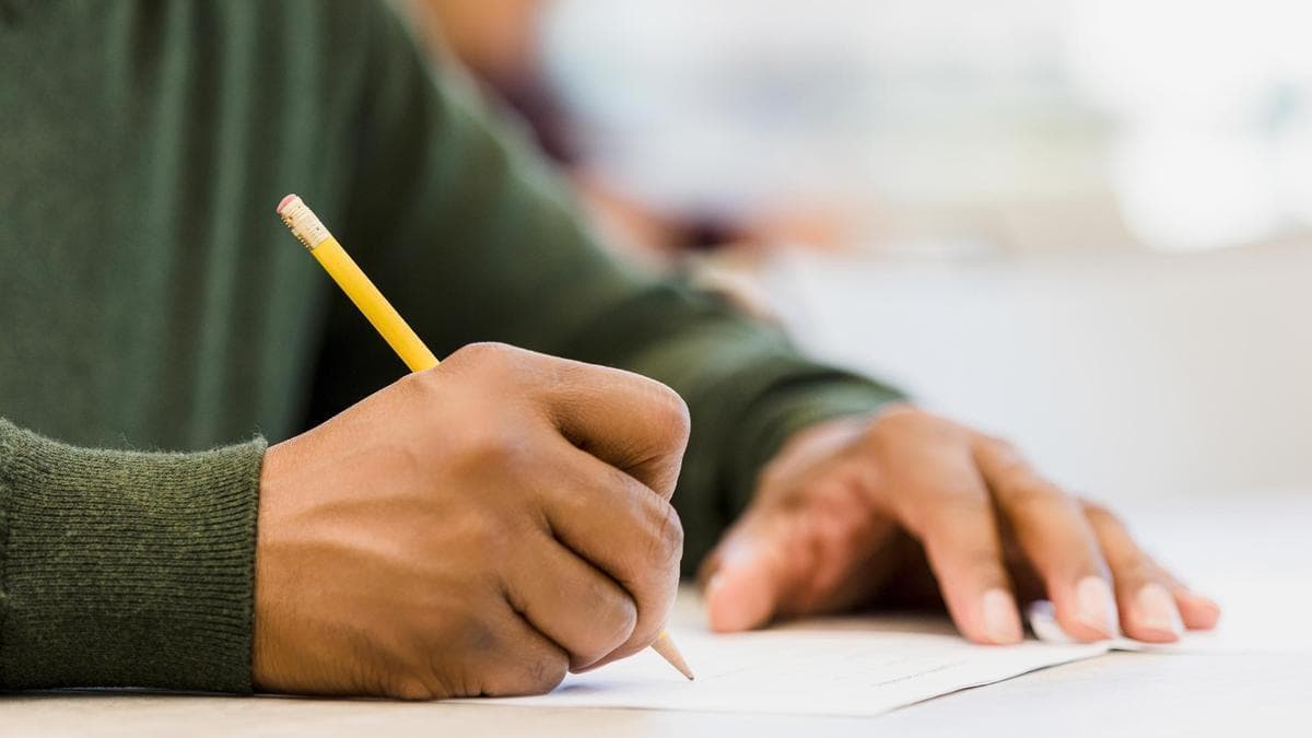 Kerala HC seeks response from State on specific reason for suspension of teacher over quiz question on V.D. Savarkar
