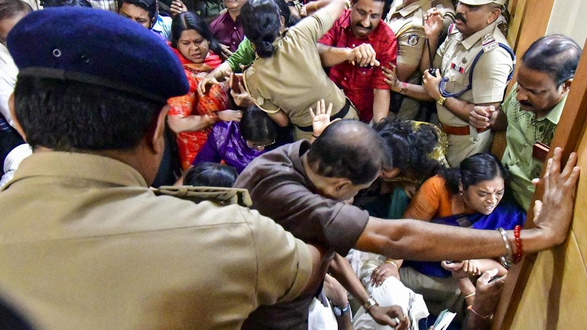 High drama outside Thiruvananthapuram Mayor’s office as LDF, BJP councillors clash