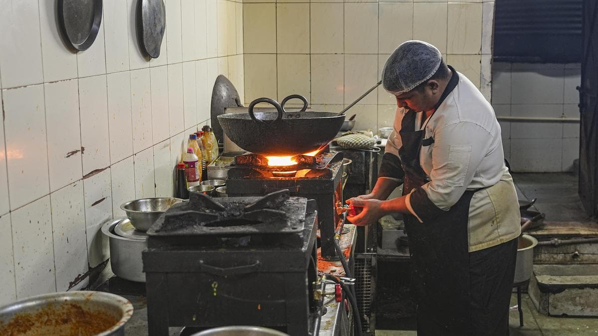 Commercial LPG quota in Maharashtra raised by 20% on Centre’s directive