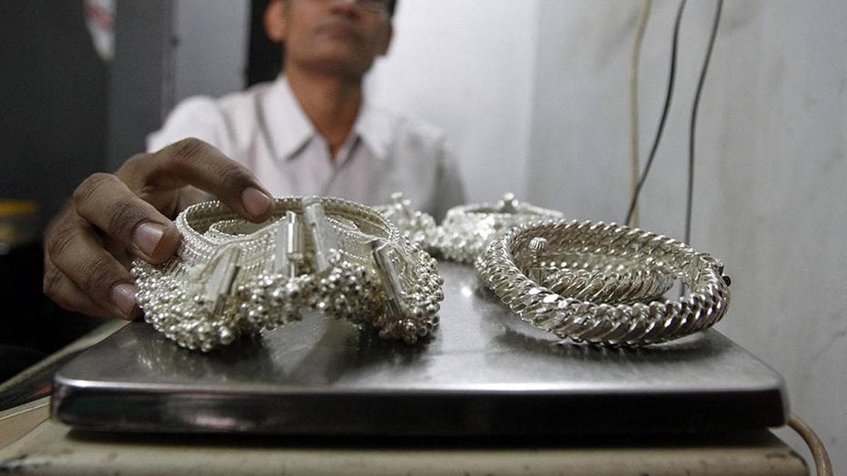 Silver futures fall ₹5,175 to ₹2,51,967/kg