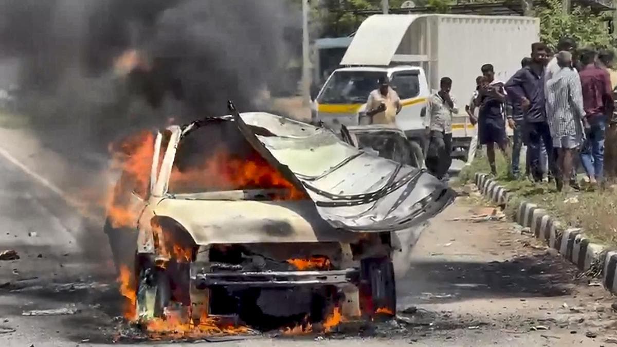 Upset over breakup, Karnataka man blows up car and dies, woman escapes with minor injuries