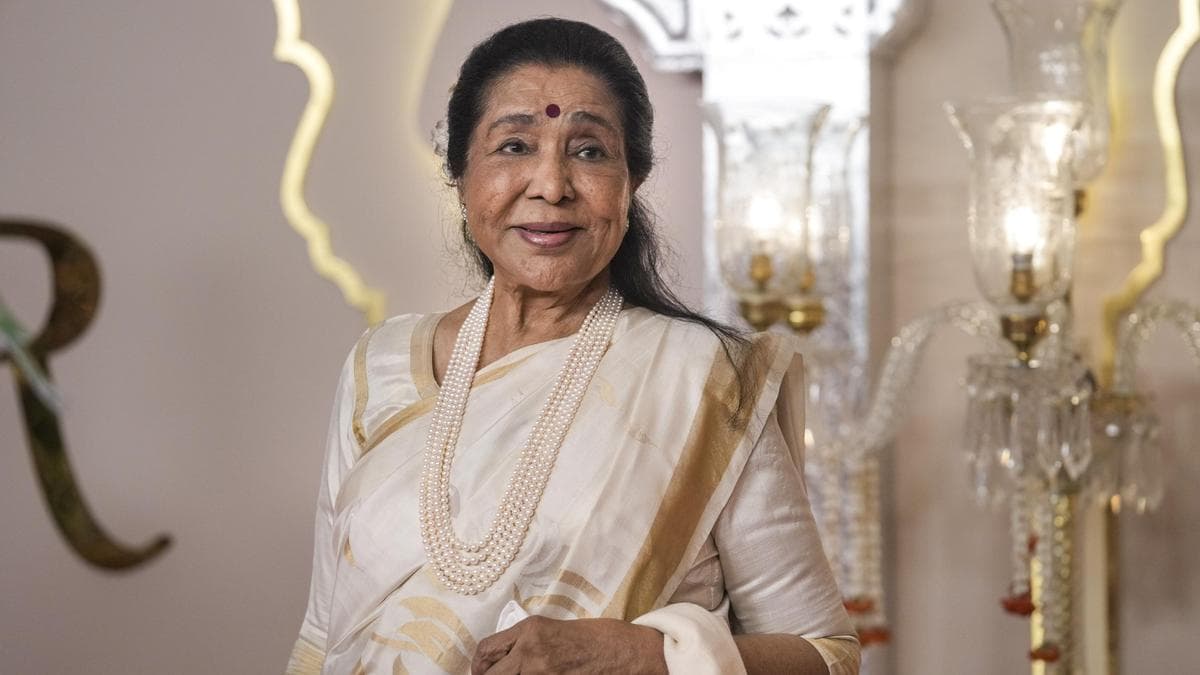 Asha Bhosle admitted to hospital due to chest infection, says her granddaughter