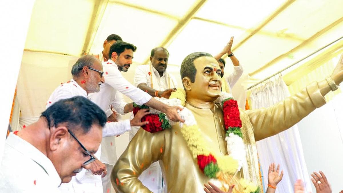 Will stand with State government on development issues: Kumaraswamy