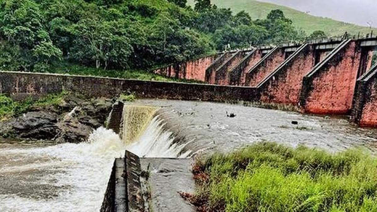 Water level in Mullaperiyar dam stands at 110.25 feet