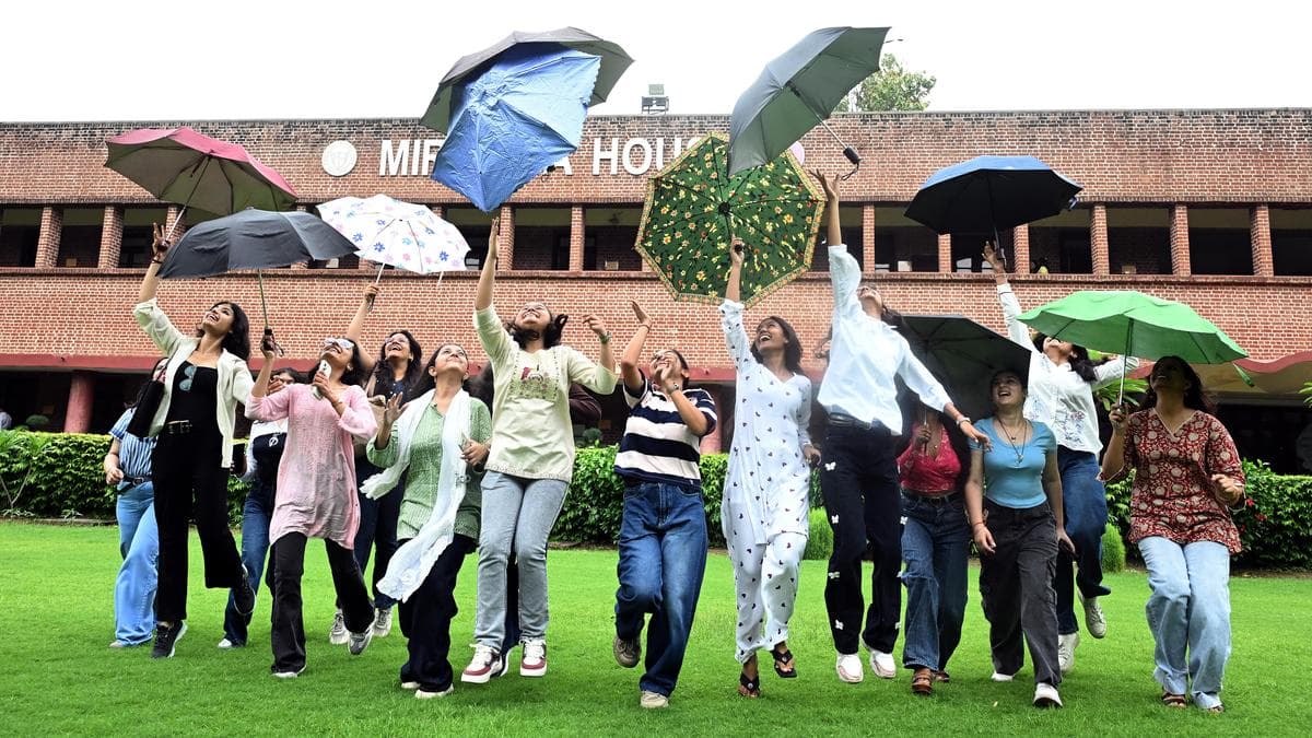 Rain, reflections on Jantar Mantar protest mark Day 1 of DU’s new academic session