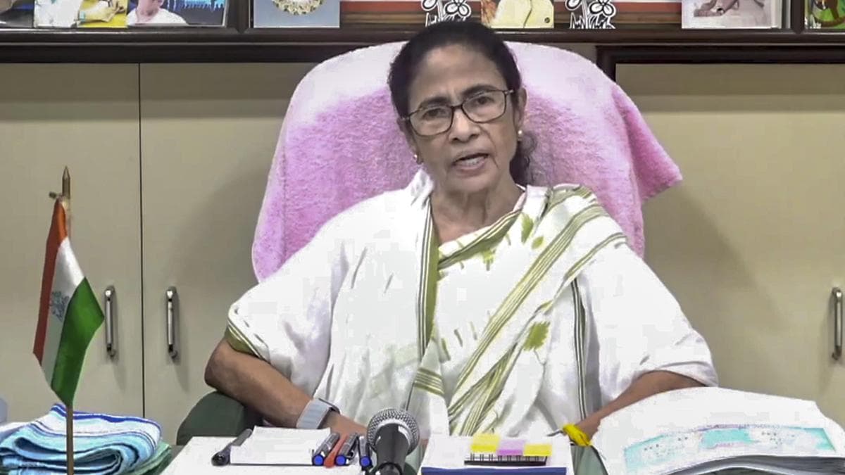Mamata hits out at Trinamool rebels, dares them to join BJP