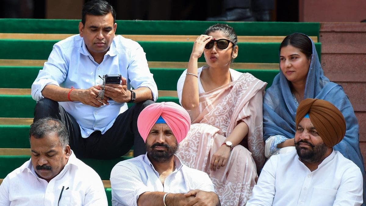 Consensus reached to revoke suspension of eight Opposition MPs