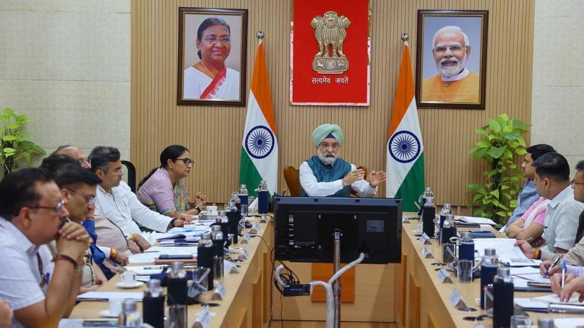 Delhi L-G reviews monsoon preparedness; warns of action over flood lapses