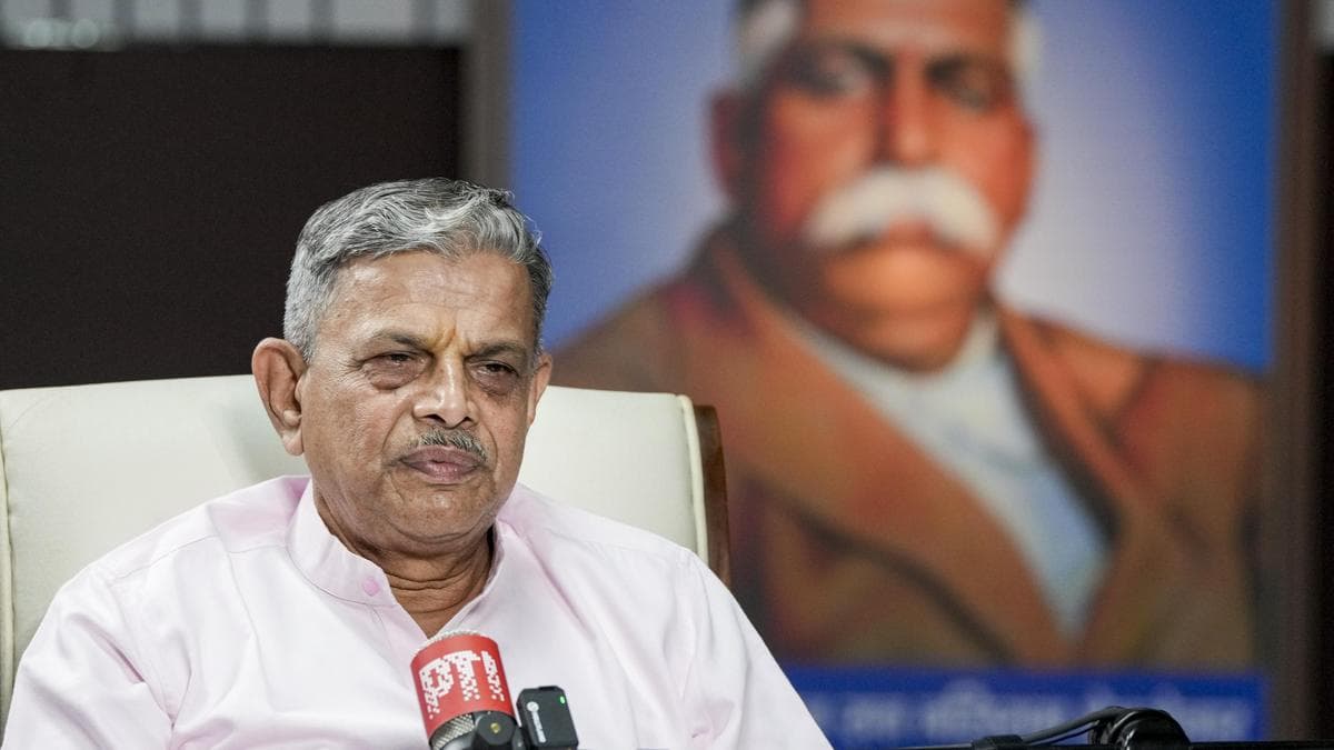 Why has the RSS called for dialogue with Pakistan?