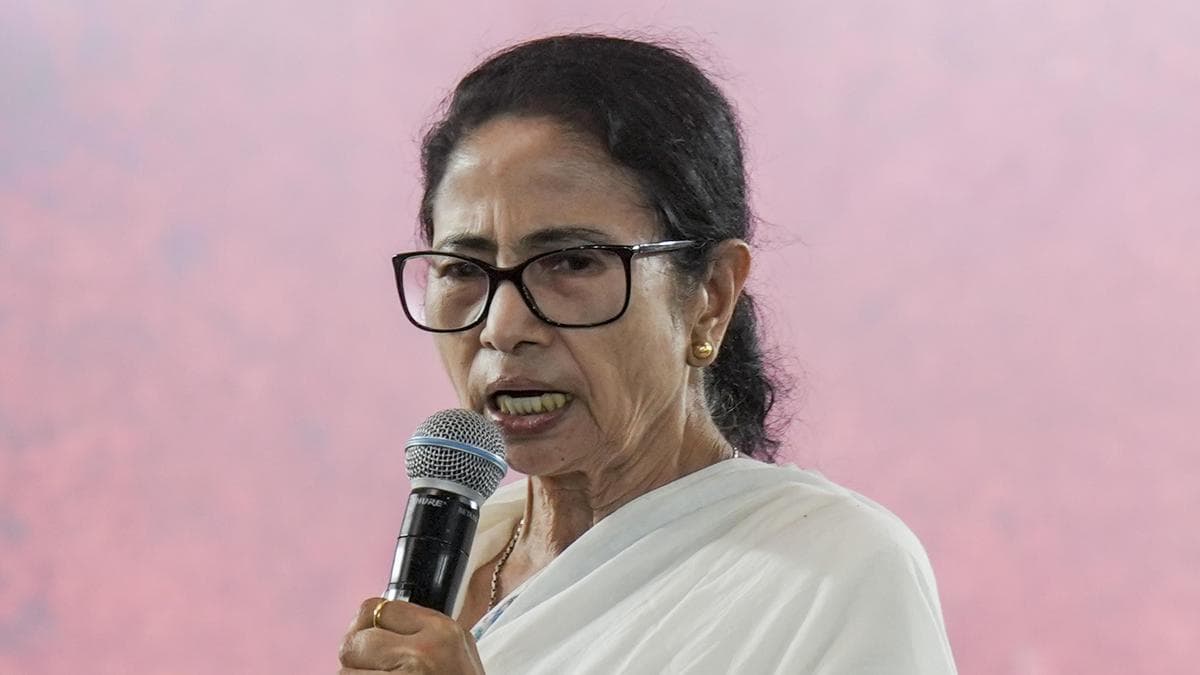 Mamata accuses CEC of threatening West Bengal officials during meeting