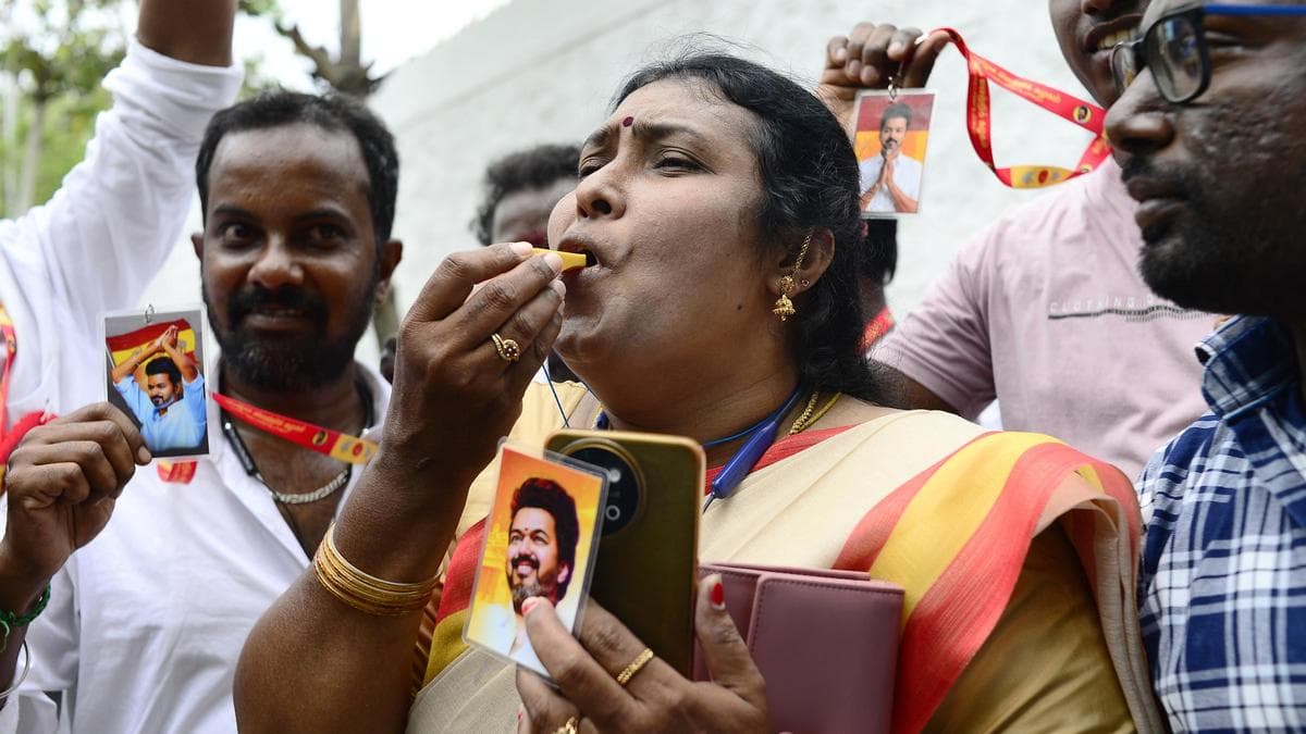 What are Vijay’s options if he falls short of 118 seats?