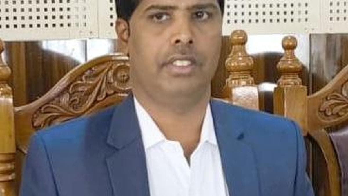 Mandya Deputy Commissioner instructs petrol outlets not to supply fuel in cans, bottles or similar containers