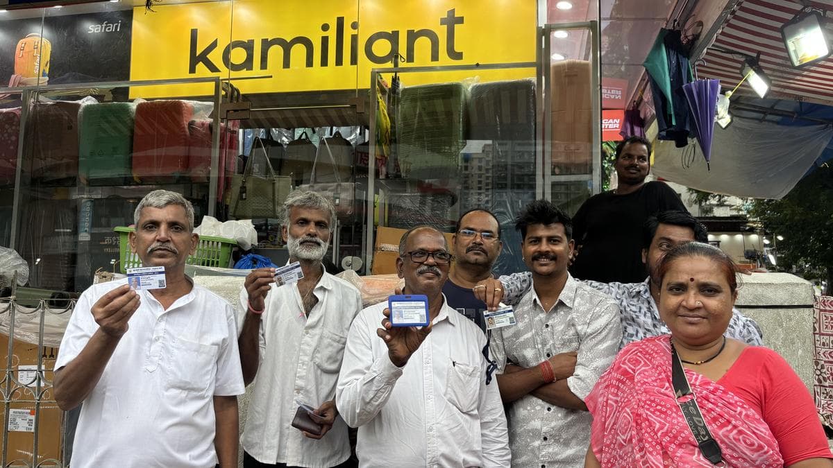 Smart IDs in hand yet facing eviction, say authorised street vendors in Mumbai