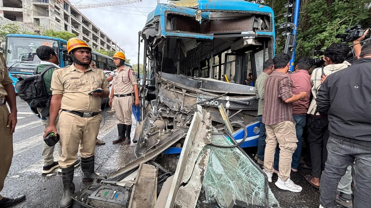 BMTC electric bus crashes into another bus at K.R. Circle in Bengaluru; 15 persons injured
