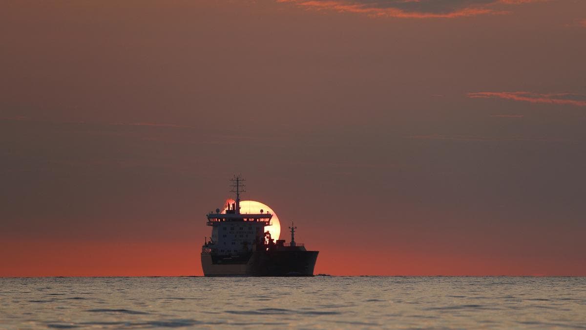 Two killed and 16 injured in attempted channel crossing from France to U.K.