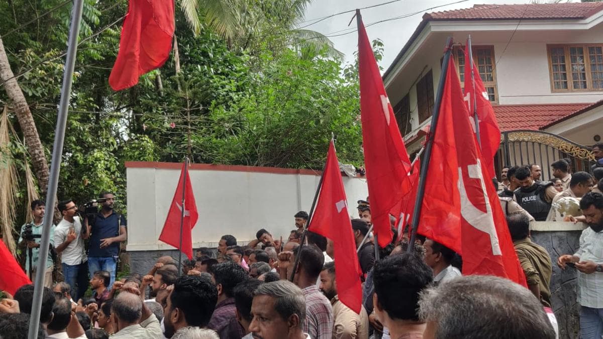 ED raids Pinarayi Vijayan's residences in CMRL-Exalogic case